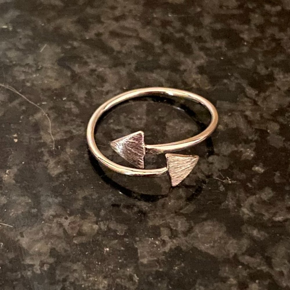 Cloverpost Adjustable Arrow Ring- Silver